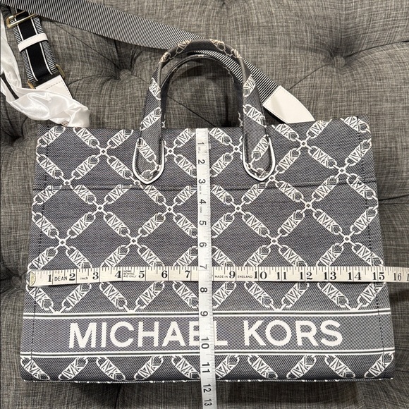 Michael Kors Bag Gigi Large Empire Logo Jacquard Gray White Tote - Picture 16 of 17